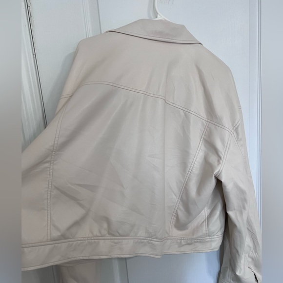 Aritzia Wilfred Cropped Ganna Vegan Leather Shirt Jacket - Picture 3 of 4